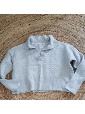 MAX STUDIO 100% grey merino wool  v-neckline cable knit cropped sweater. Size L